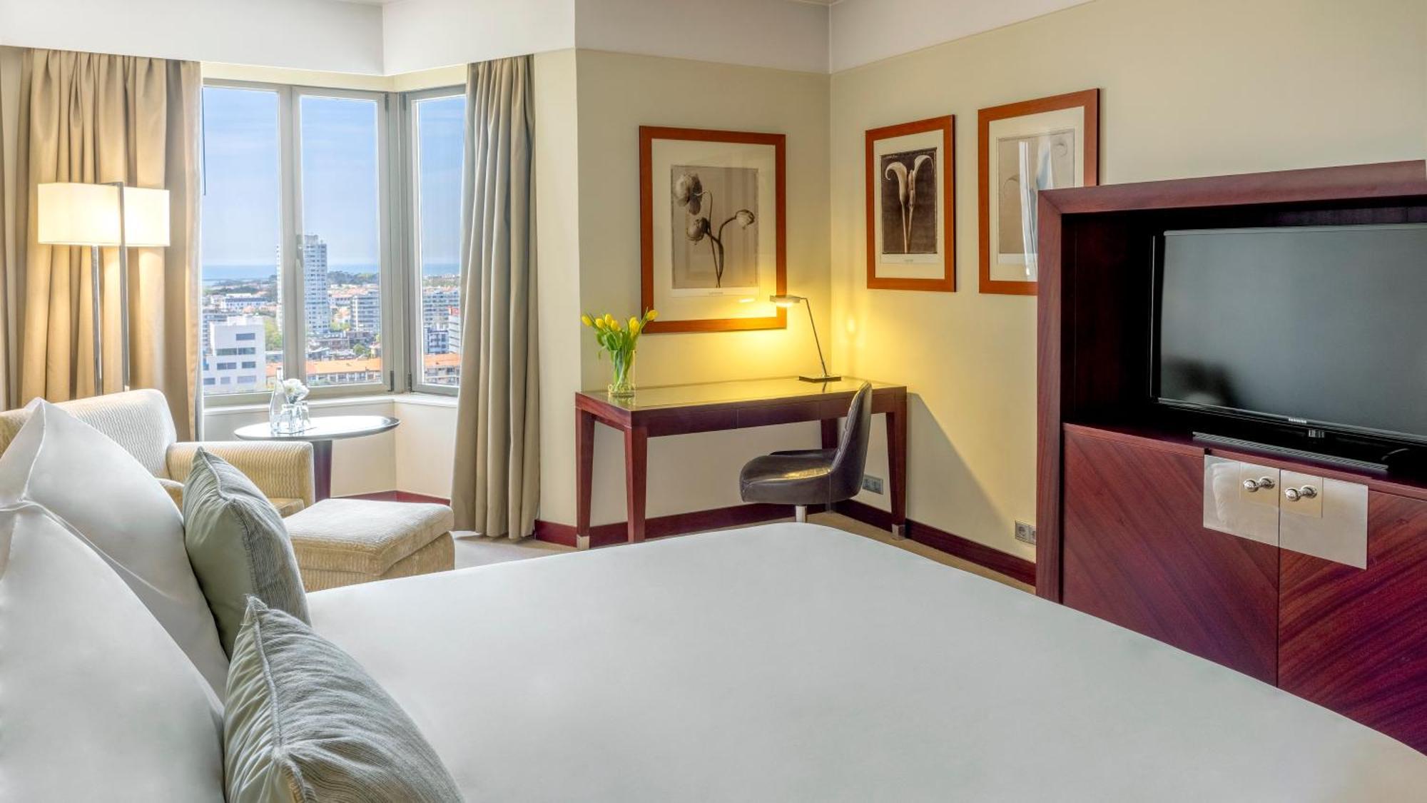 Crowne Plaza Porto By Ihg Hotel Exterior photo A room at the hotel