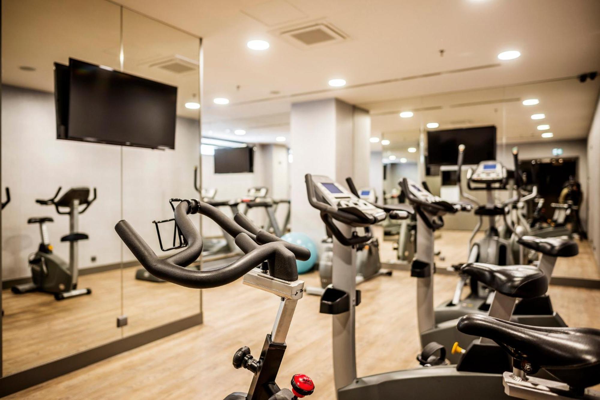 Crowne Plaza Porto By Ihg Hotel Exterior photo The gym at the hotel
