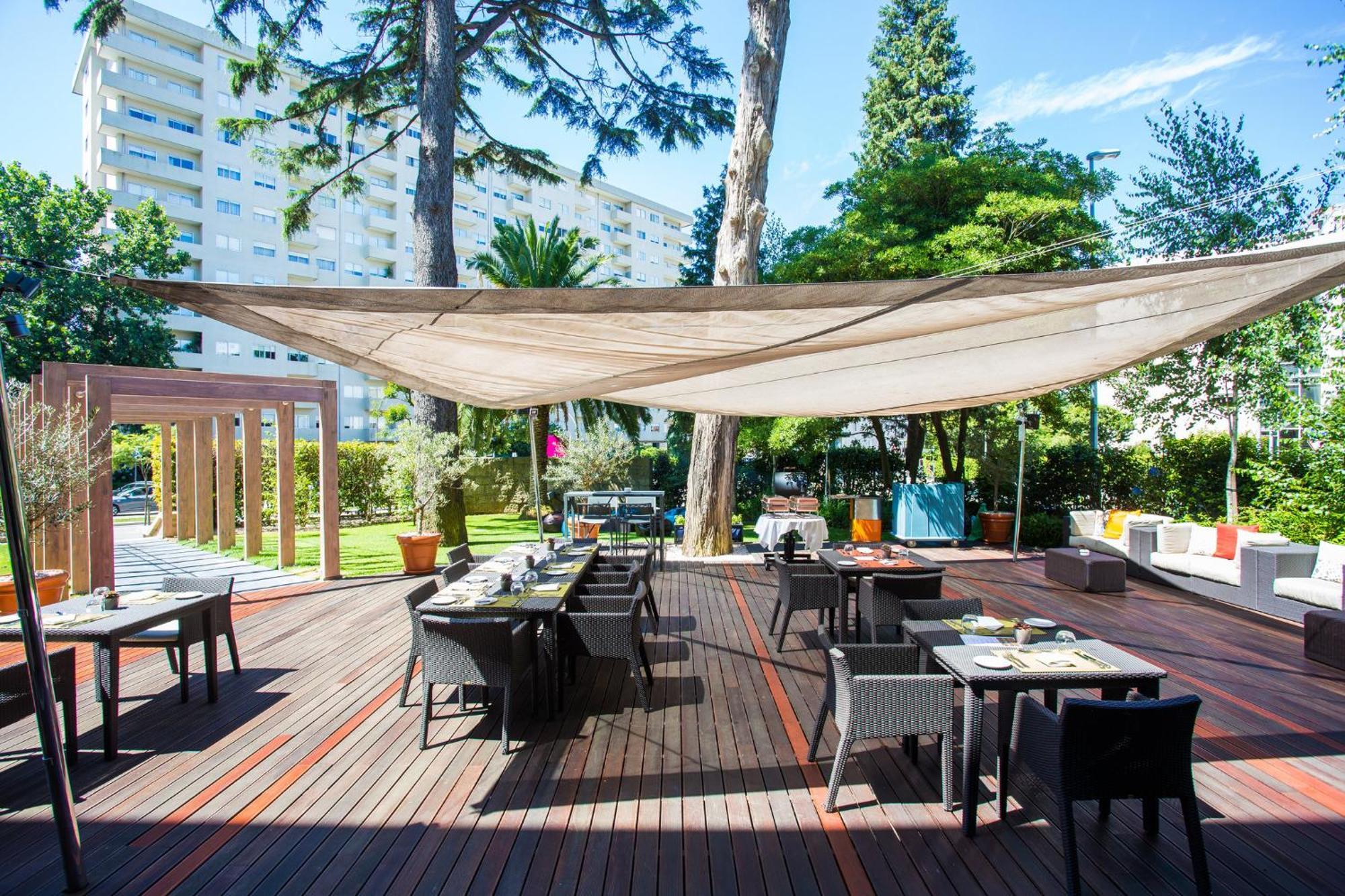 Crowne Plaza Porto By Ihg Hotel Exterior photo Restaurant in the resort