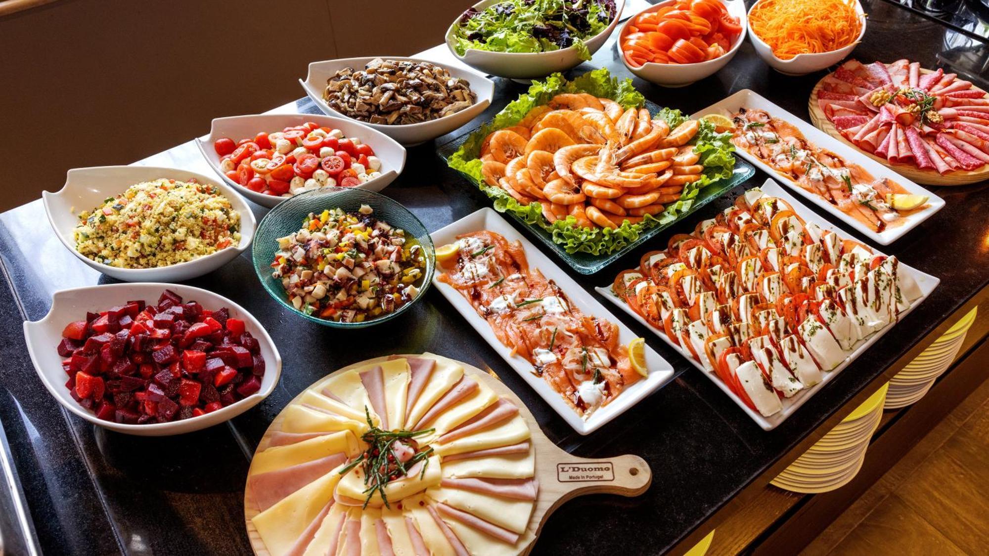 Crowne Plaza Porto By Ihg Hotel Exterior photo A buffet
